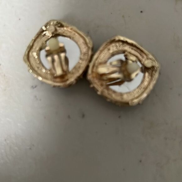 ‎STUDDED BLUE STONE EARRINGS - Picture 2 of 3